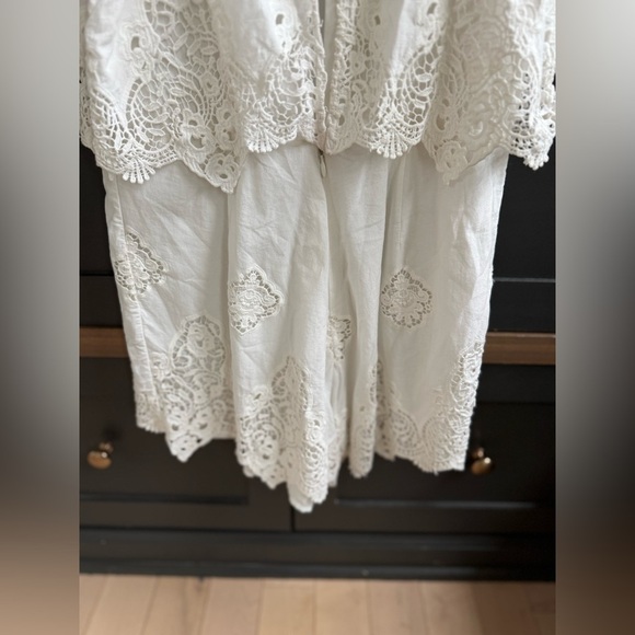 GRAY Saks Fifth Avenue White Lace appliqué Eyelet Crochet Romper • L - Picture 6 of 8